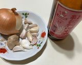 洋蔥🧅菇菇烏骨雞蒜頭雞湯（大同電鍋料理）的食譜步驟2照片