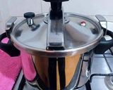 Foto del paso 5 de la receta: Pata de cordero en salsa de especias con pasas