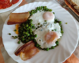 Foto del paso 2 de la receta: Huevos especial con guisantes