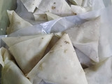 Memni qeema samosa