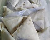 A picture of step 3 of Memni qeema samosa.