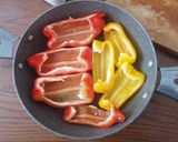 Foto del passaggio 3 della ricetta Hamburger su canoa di peperoni