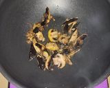 Foto langkah ke 9 dari resep Mashed Potato & Mushroom Sauce.