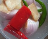 Gambar langkah 2 resipi Poached egg masak lemak dengan cendawan enoki.