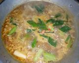 Foto langkah ke 1 dari resep Seblak Kuah Pedas isi Telur Makaroni Sosis Mie Enak.
