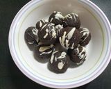 A picture of step 3 of Leftover laddoo.
