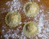Foto del passaggio 4 della ricetta Tortelloni al pistacchio ripieni di mousse di mortadella