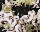 Foto langkah ke 1 dari resep Beef Stroganoff.