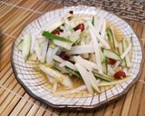 รูปขั้นตอนการทำที่ 3 ของ ยำถั่วงอกซูกินีแบบเย็น สไตล์จีน 凉拌豆芽黄果菜