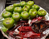 Foto del paso 1 de la receta: Salsa de tomate y chiles secos