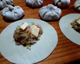 Foto del paso 2 de la receta: Knishes de papa, cebolla, jamón y queso