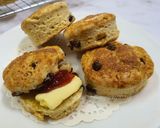 Gambar langkah 7 resipi Raisins scones.
