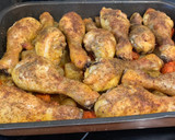 Foto del paso 5 de la receta: Muslitos de pollo al horno con patatas y zanahoria