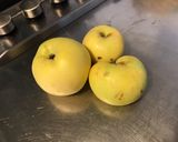 Une image de l'étape 3 de Compote de pommes aux deux prunes et mûres.