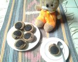Foto langkah ke 3 dari resep Muffin milo susu coklat dengan coklat didalam dan toping oreo.