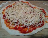 Foto del paso 4 de la receta: Pizza bolognesa con olivas picantes