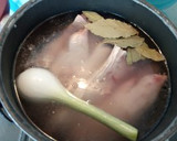 Foto del paso 1 de la receta: Manitas de cerdo
