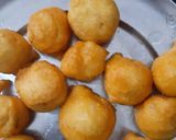 A picture of step 5 of Dahi Bhalla.