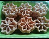 Foto langkah ke 1 dari resep 4. Kue kembang goyang wijen renyah anti gagal.