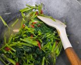 Foto langkah ke 2 dari resep Tumis Kangkung.