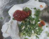 A picture of step 2 of Rice flour roti with green garlic.