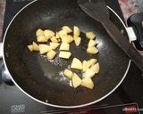 A picture of step 4 of Aloo Paneer Korma.