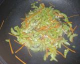 Foto langkah ke 6 dari resep Tumis telur orak arik paria (tips biar anak demen makan paria).
