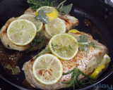 Foto del paso 2 de la receta: Pechugas de pollo con lima y hierbas frescas