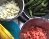 A picture of step 2 of Mediterranean Okra and Tomato Stew.