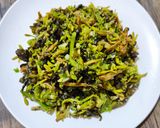 Foto langkah ke 4 dari resep Tumis bunga pepaya.