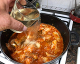 Foto del paso 5 de la receta: Pollo en salsa de cebolla y setas