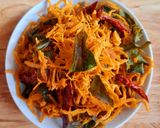 A picture of step 7 of Vietnamese Shredded Chicken with Lime Leaves (Khô Gà Lá Chanh).
