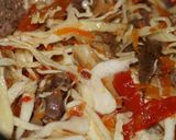 Фото кроку 2 до Капуста тушеная в мультиварке с мясом и грибами.