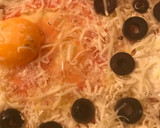 Foto del paso 5 de la receta: Pizza dos quesos y huevo