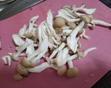 家常菜料理-香煎鴻喜菇絲瓜番茄的食譜步驟1照片