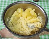 Foto langkah ke 2 dari resep Kue Lumpur Kentang.