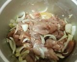 รูปขั้นตอนการทำที่ 3 ของ หมูผัดหอมใหญ่แบบน้ำเยอะ#สไตล์เด็กหอ