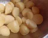 A picture of step 1 of Dabeli.