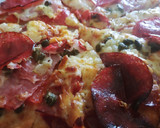 Foto del paso 4 de la receta: Pizza amb cuixot salat, dolç, salami i alcaparras amb vinagre