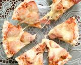 Hình bước làm 3 của món Pizza xúc xích, phô mai 🍕