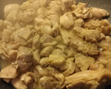 Foto del paso 4 de la receta: Pollo con arroz y verduras🌺