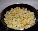 Foto del paso 1 de la receta: Tortilla española y bolitas de chorizo natural