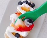 Hình bước làm 5 của món Fruit Salad with Yogurt Sauce🍓🍓