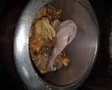 A picture of step 1 of Spicy Garlic Chicken Curry.