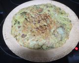 Foto del paso 8 de la receta: Tortilla de menestra y patatas de bolsa