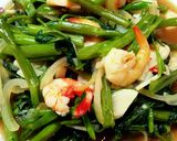 Foto langkah ke 3 dari resep Cha kangkung udang.