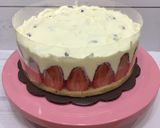 Foto langkah ke 7 dari resep Strawberry shortcake keto birthday cake.