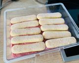 Erdei gyümölcsös-vaníliapudingos piskóta recept fázis 4 fotója