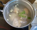 รูปขั้นตอนการทำที่ 4 ของ ต้มไก่ตุ๋นยาจีน #รสมือแม่