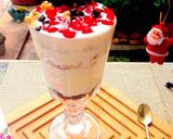 A picture of step 5 of Pomegranate and Walnut Parfait With Greek Yoghurt.